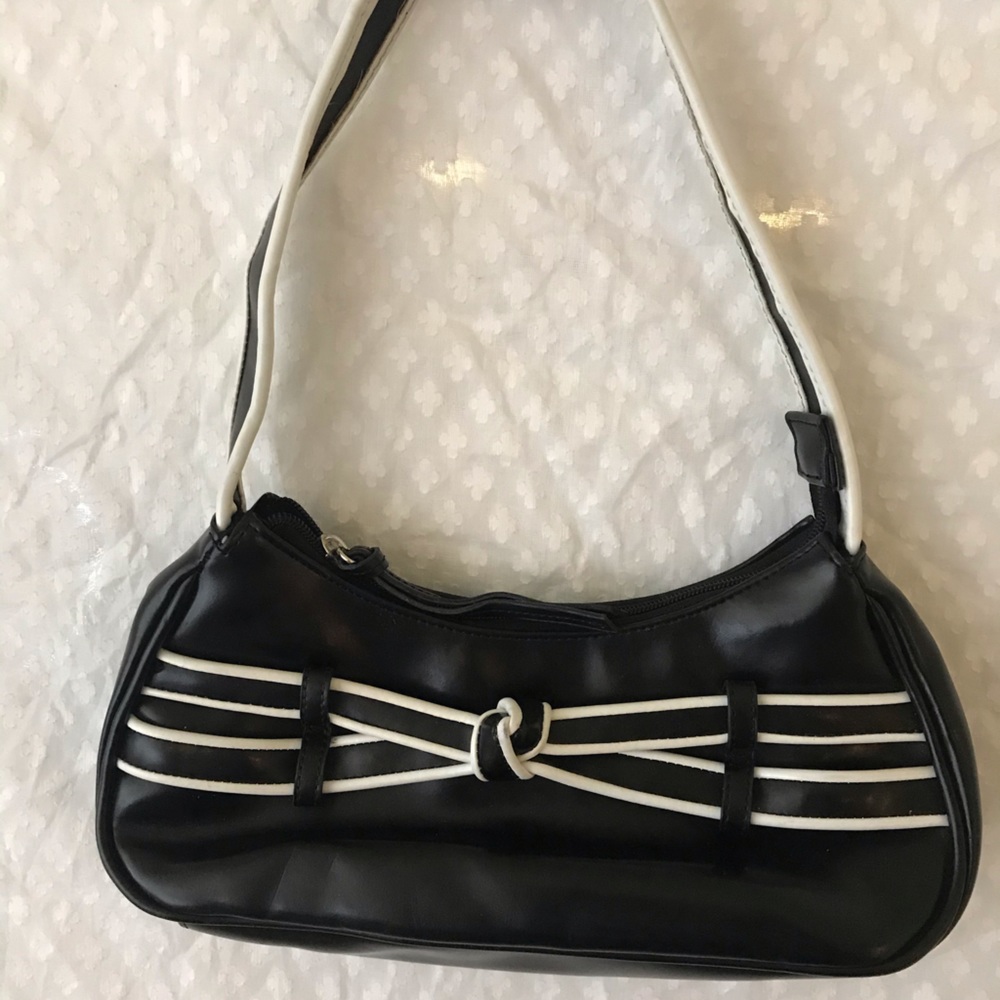 Black shoulder bag